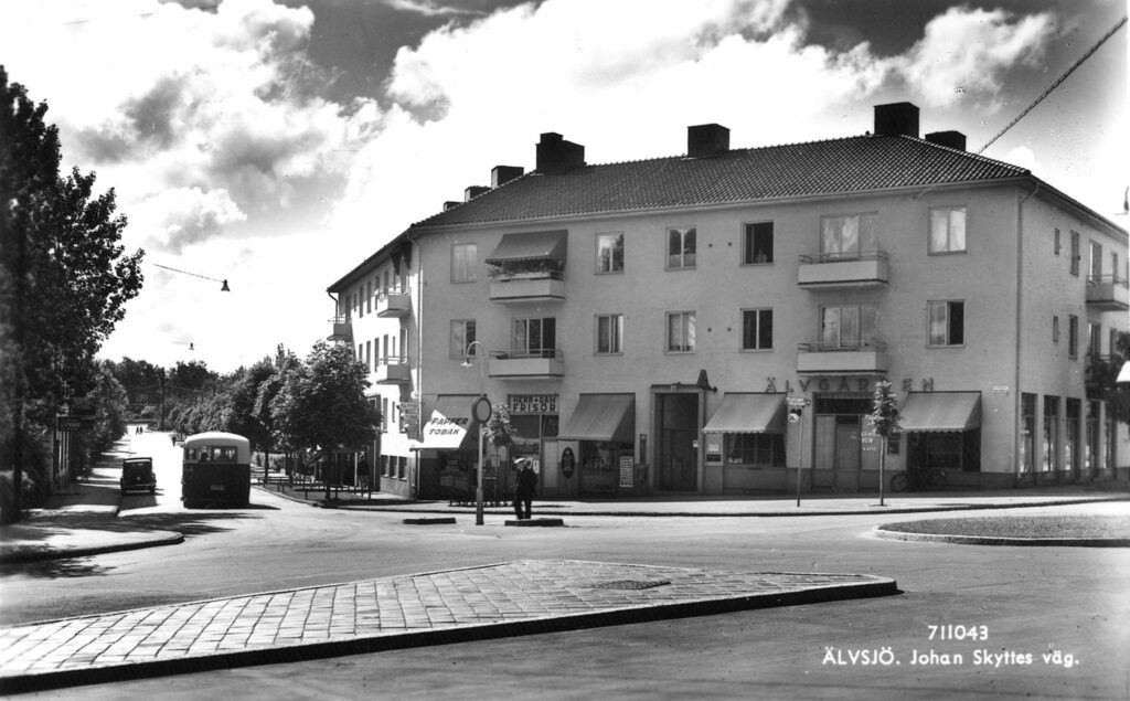 Svart vit bild på Johan Skyttes väg i Älvsjö från 1950-talet.