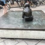 Non Serviam, flickstaty i brons på Malmskillnadsgatan i Stockholms gamla horkvarter